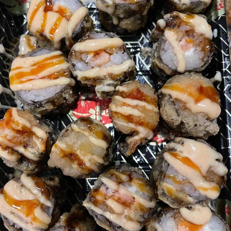 Delicious Salmon Rolls: A Japanese Sushi Favorite